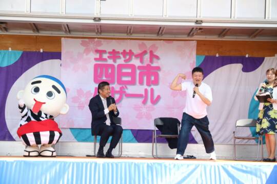見ごろの桜、来場者でにぎわう　エキサイト四日市・バザール開催