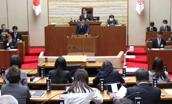 PFAS実態把握の請願は廃案、小中給食無償化の請願は採択、四日市市議会