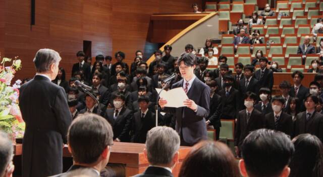 「人としての幅を広げよう」、四日市大学の入学式で喜岡渉学長ら
