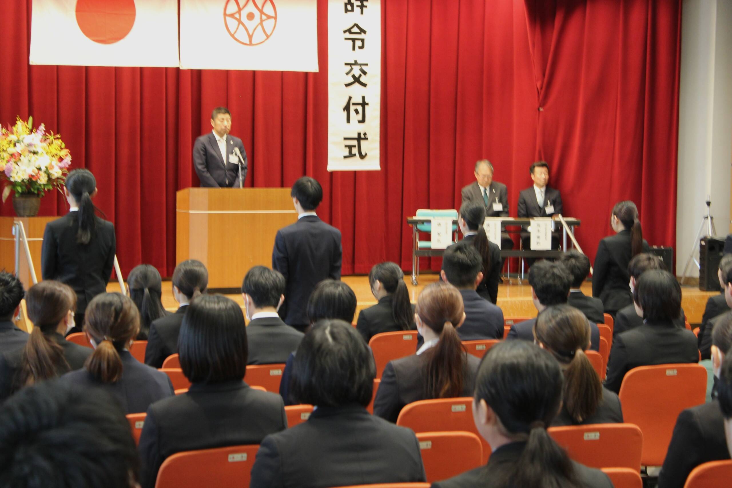 新規採用職員に仕事への責任感など求める、森智広市長が辞令交付式で訓示