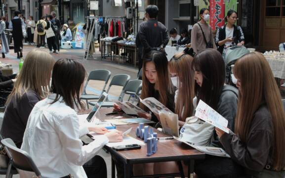 美容師会と商店街の魅力を同時発信、四日市の諏訪公園通りでイベント