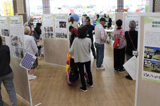 私たちは地域の相談相手、四日市で民生委員・児童委員の活動パネル展
