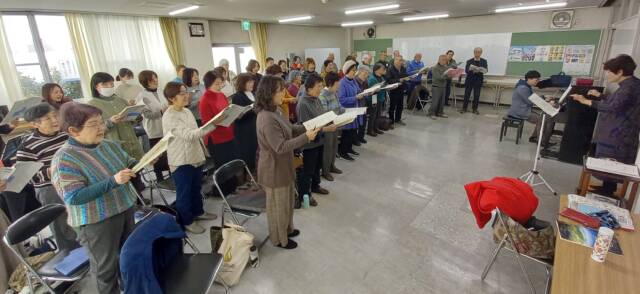 世界のアンセムを歌う、「あんだぁれ70」が6月1日に演奏会、「世界の空はひとつ」