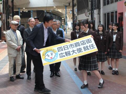 今年もやります高校生の発想で地域をPR、四日市商業高校の生徒が商店街で活動開始