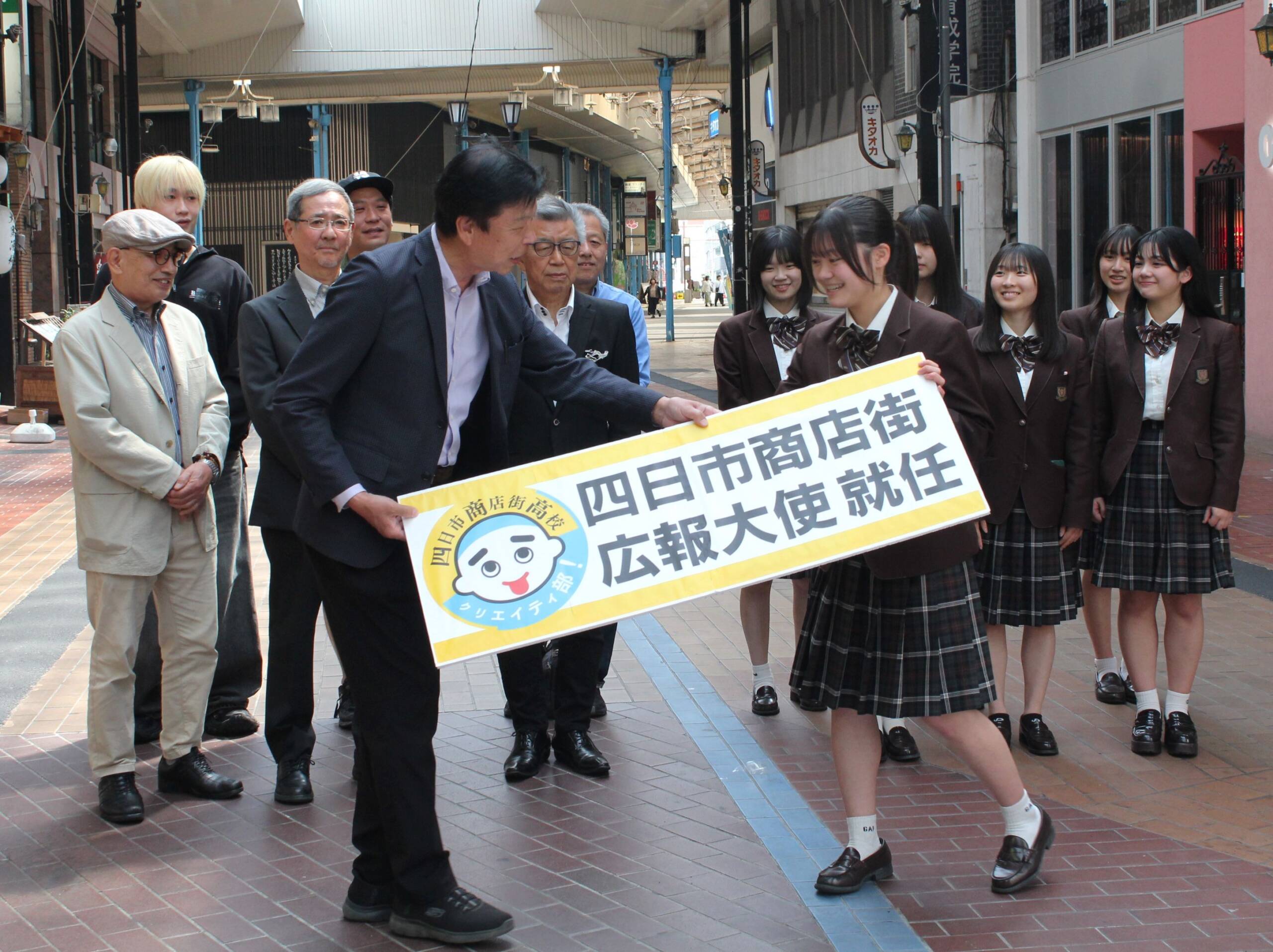 今年もやります高校生の発想で地域をPR、四日市商業高校の生徒が商店街で活動開始