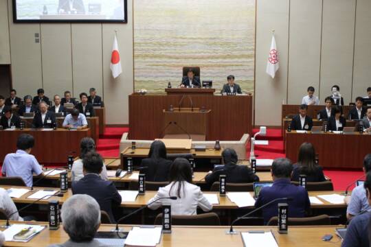 PFAS実態把握の請願は不採択、四日市市議会、中央通り再編関連の補正予算案は可決