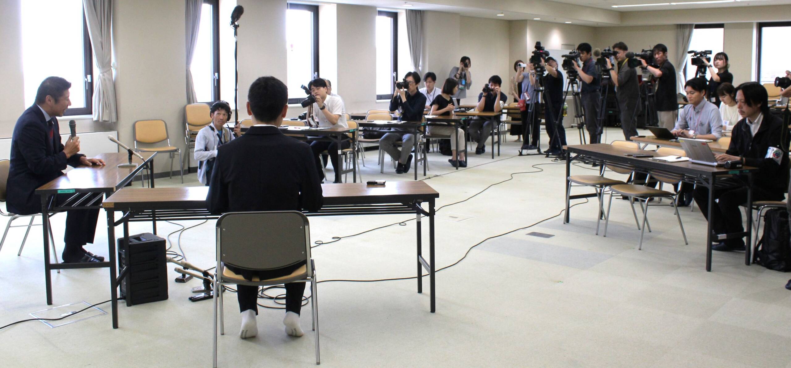 IMG_0126記者会見風景改訂