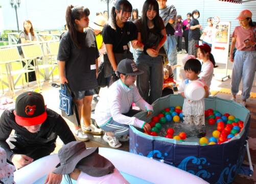 保育の現場を高校生が間近で体験、ユマニテク短期大学で二つの企画を同日開催