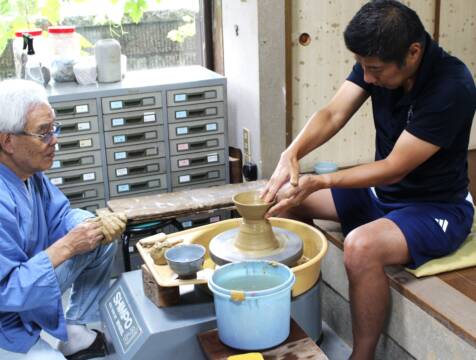 四日市の土と茶の灰で萬古焼の抹茶茶碗を、陶芸家清水醉月さんの陶房で制作