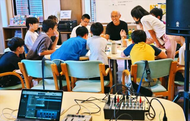 小5~学生、大人まで参加する実行委員会「GOLD市民会議」。この日は13人が集まっていた。