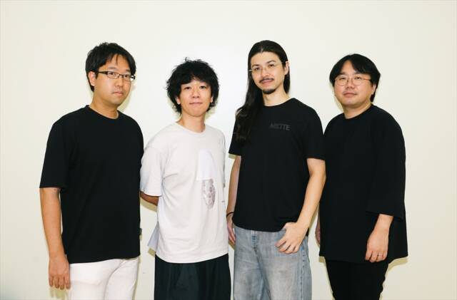 三浜文化会館で並ぶ田中さん、荒川さん、篠木さん、柴田さん