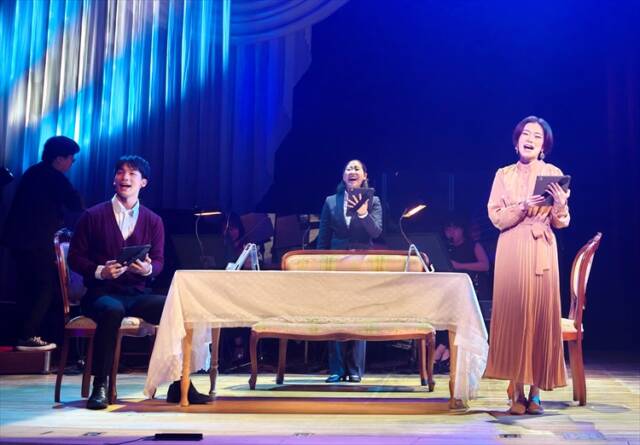 櫻井響、藍追悠、美響の3人によるチーム・プラトン。独自の工夫あふれるパフォーマンスで初日を飾った。