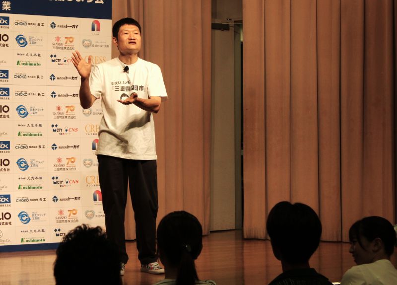 M-1の1回戦へ決意、「三重県四日市」のザブングル加藤さん、市長いない舞台盛り上げる