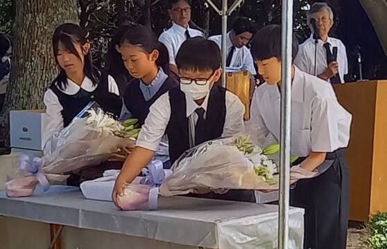 教訓を未来へ、子どもたちも供花、四日市で公害犠牲者合同慰霊祭