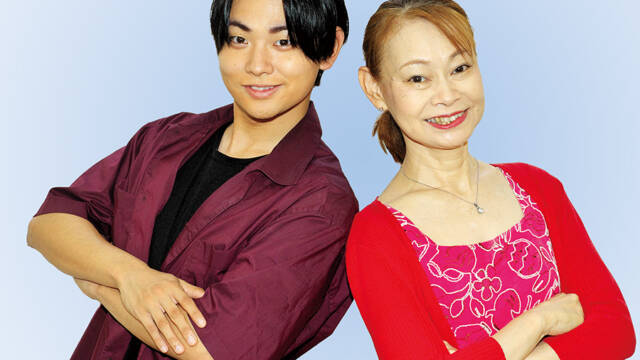 左に舞台俳優の山本航大さん、右に歌手の歌手アンリさんが写る上半身写真。舞台に立つ表現者として向き合う親子だ。
