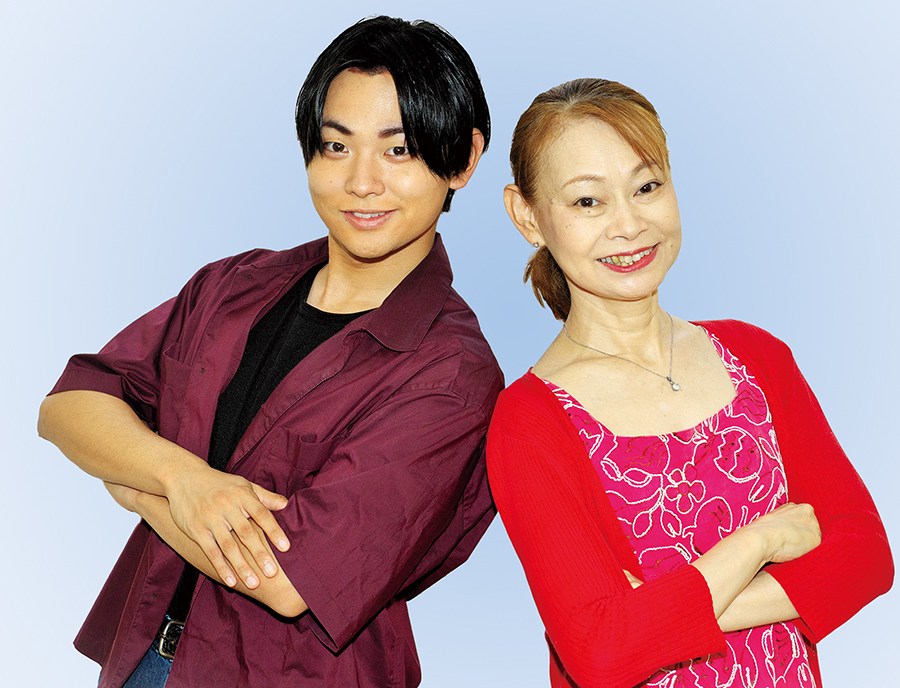 左に舞台俳優の山本航大さん、右に歌手の歌手アンリさんが写る上半身写真。舞台に立つ表現者として向き合う親子だ。