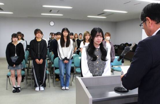 四日市看護医療大学の学生91人が民生委員協力員に、全国でもまれな初の試み