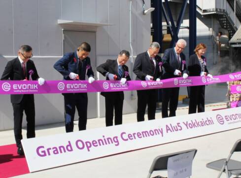 最新鋭アルミナプラント開所式、日本アエロジル四日市工場、独エボニックグループの世界戦略担う