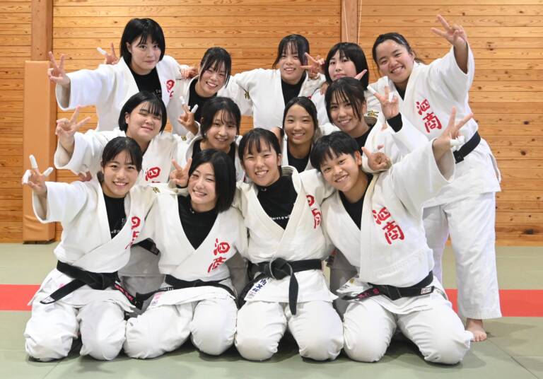【青春開花】　「強豪なのに笑顔が絶えない」四日市商業女子柔道部の魅力に迫る！