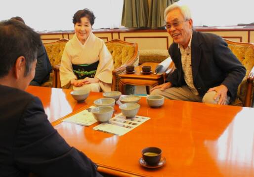 かぶせ茶の灰の釉薬もなかなか、11月の「萬古焼とお茶を楽しむ会」準備着々