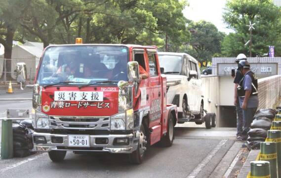 被害車両の搬出本格化、90台余が地上へ、四日市・くすの木パーキング