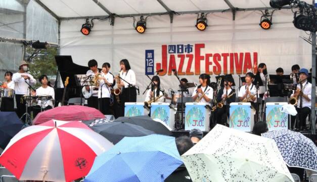 四日市ジャズフェスティバルが開幕、2日間で約120組が演奏、商店街では応援のマルシェも