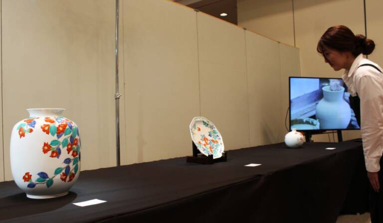 十五代酒井田柿右衛門展、10月10～14日、近鉄百貨店四日市店で開催