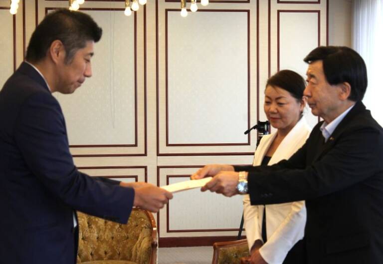 大雨災害で緊急要望書を提出、四日市市議会、生活や営業再開の支援など