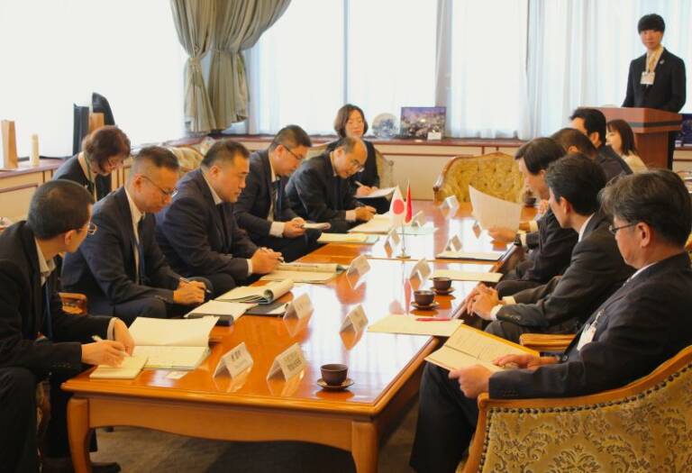 水の汚染防止などで交流、中国・天津市の行政関係者6人が四日市を訪問