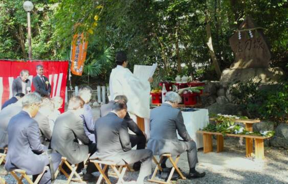 長く使った包丁に感謝し供養祭、四日市の鵜森神社境内、料理にかかわる人ら参加