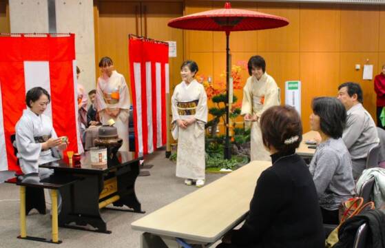 四日市ならではの茶会、「萬古とお茶を楽しむ会」始まる、11月9日まで四日市商工会議所