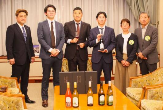 水沢ワインも初披露、11月30日に四日市で「秋のすいざわ　楽し市」、関係者らが市長訪問