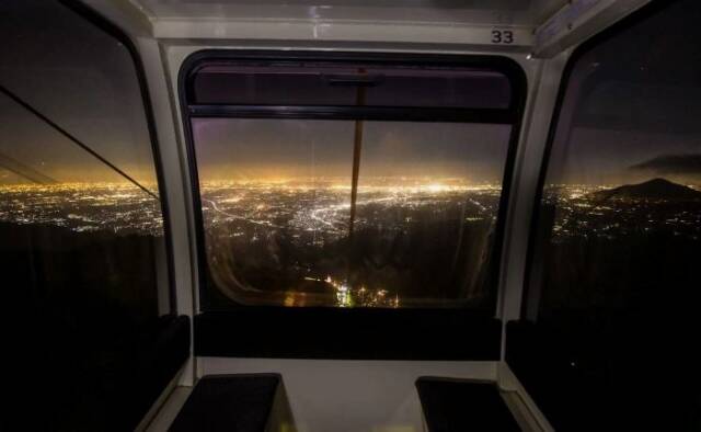 ゴンドラの中から見た夜景
