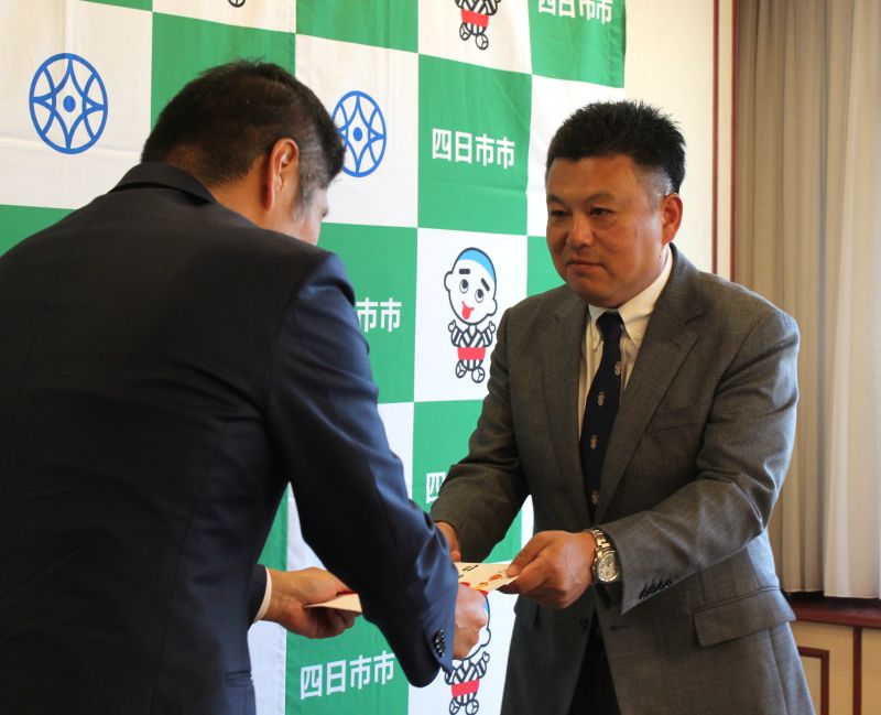 IMG_4099目録贈呈改訂