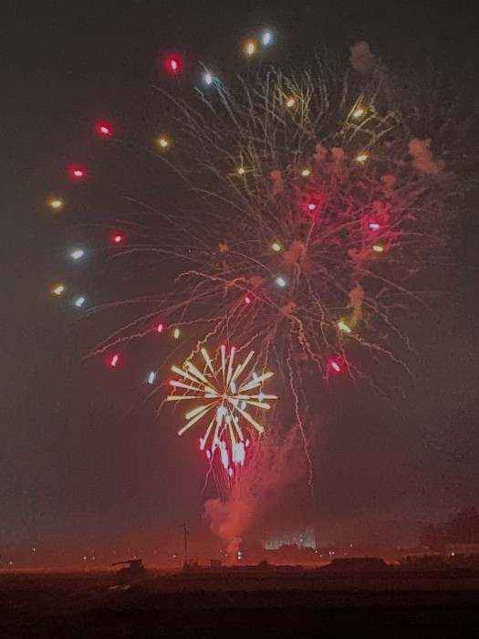 何色も使った色鮮やかな花火