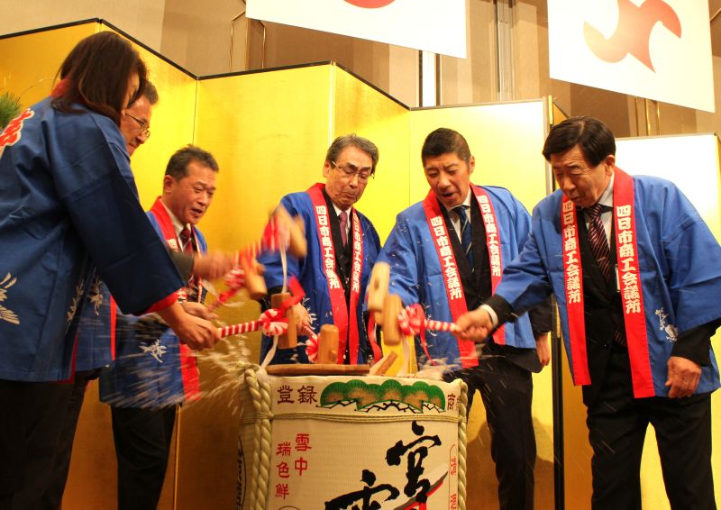 「勢いの年、会員企業の挑戦を支援」、四日市商工会議所の新春賀詞交歓会