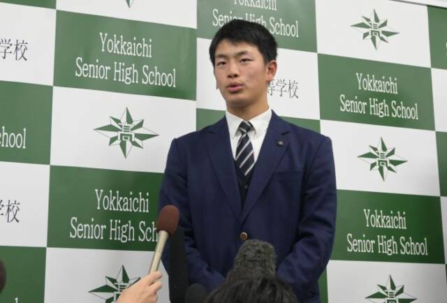 記者の質問に答える隯主将