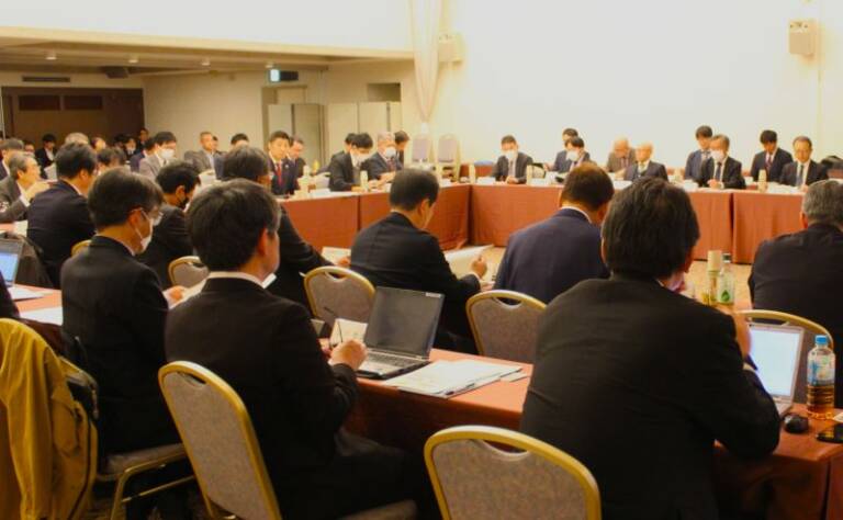 コンビナートの将来見つめる発表、四日市のカーボンニュートラル化推進委員会