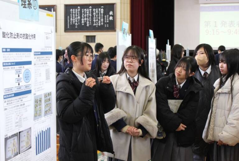 とことん研究、個々のテーマで研究発表、四日市高校で「科学の祭典」