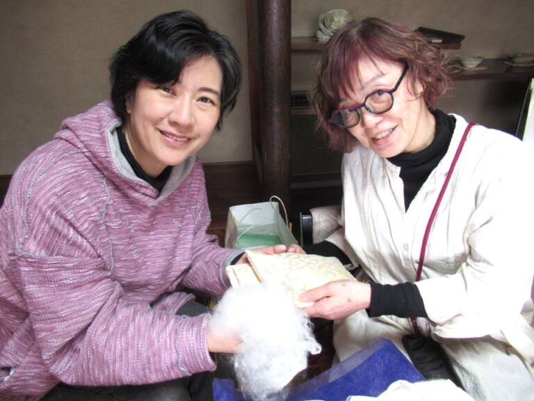 死産した赤ちゃんへ届ける真綿のおくるみ　長野の養蚕家と四日市の看護師がつないだ支援の輪