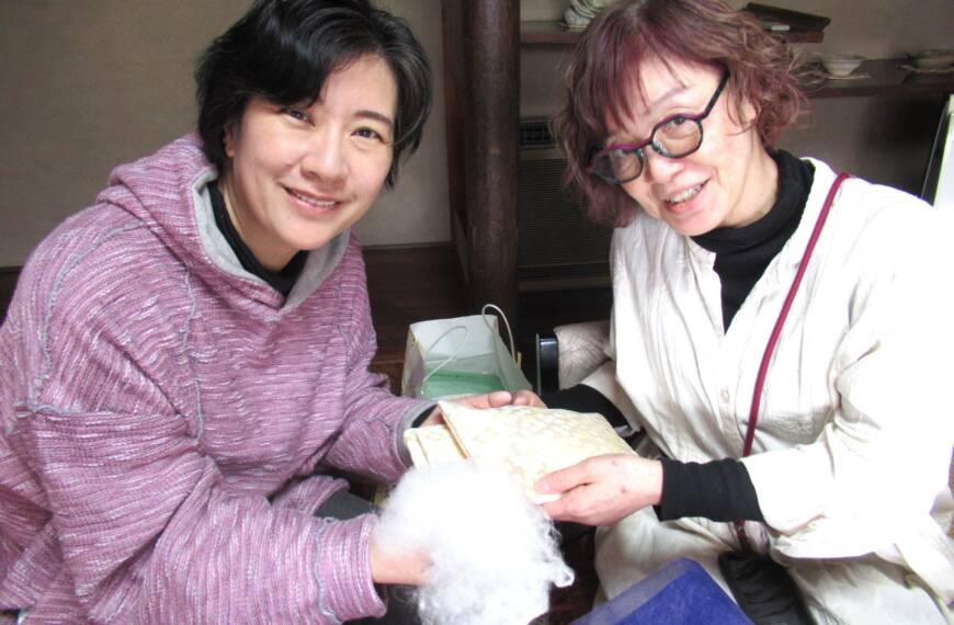 死産した赤ちゃんへ届ける真綿のおくるみ　長野の養蚕家と四日市の看護師がつないだ支援の輪