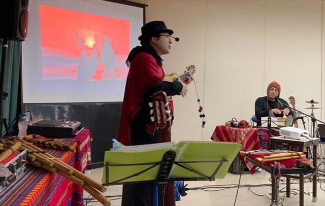 多文化共生イベントで行われる音楽ライブの様子