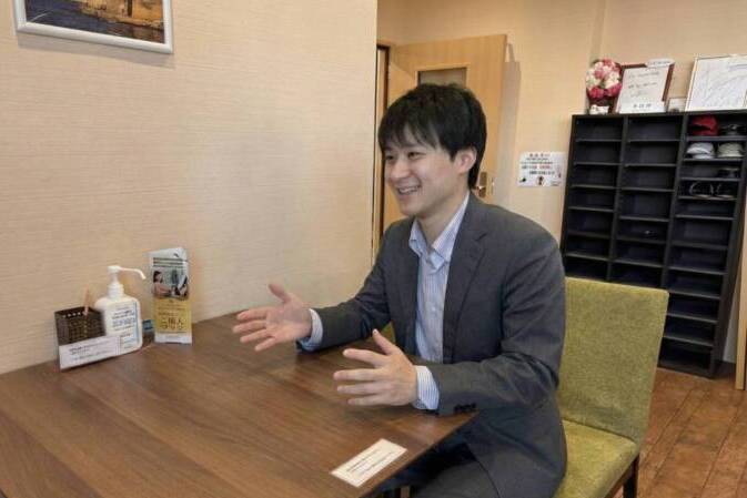 ピアノの魅力を話すカワイ音楽教室三重事務所の村松さん