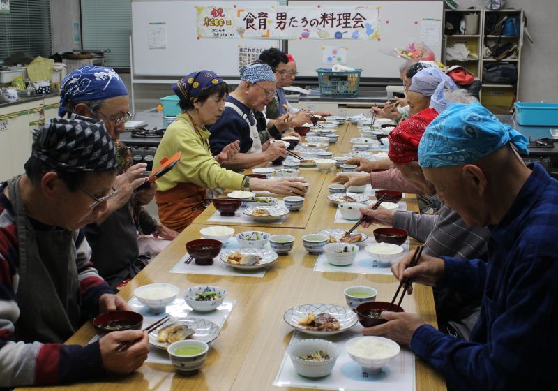 IMG_6015みんなで食事改訂