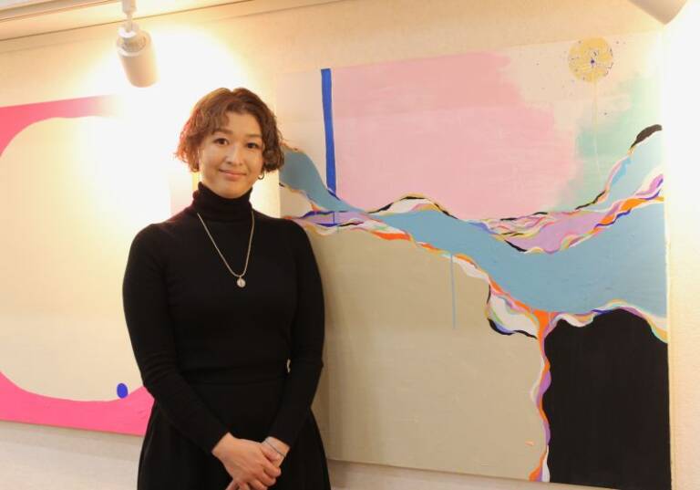 芸術活動へと帆を上げる初の個展、Sachiho.さんが四日市のプラトンホテルで