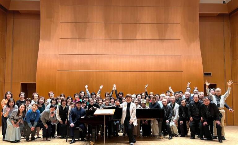 四日市の合唱団あんだぁれ70がゴールデンウェーブ賞に、横浜の国際シニア合唱祭