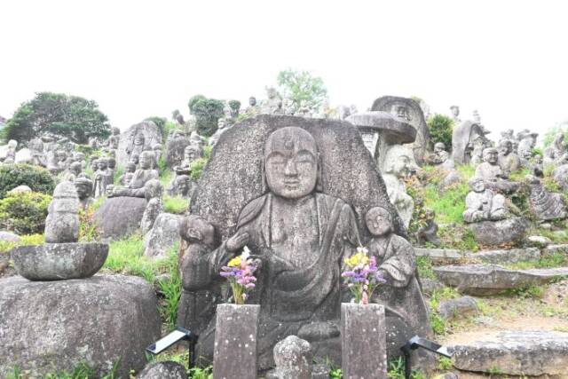 五百羅漢の石像