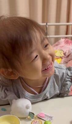 病院のベッドで微笑む笑舞ちゃん