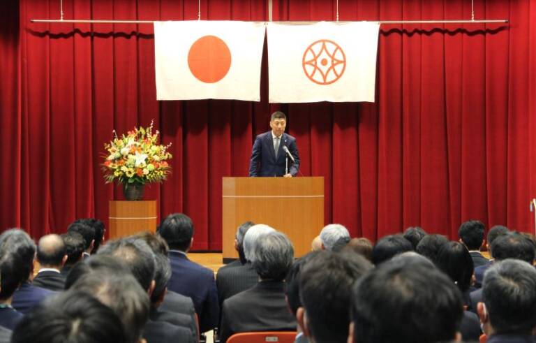 我々は町の価値を高めるプレイヤー、市制130周年へ明るい話題を、四日市市長が年度始めの訓示