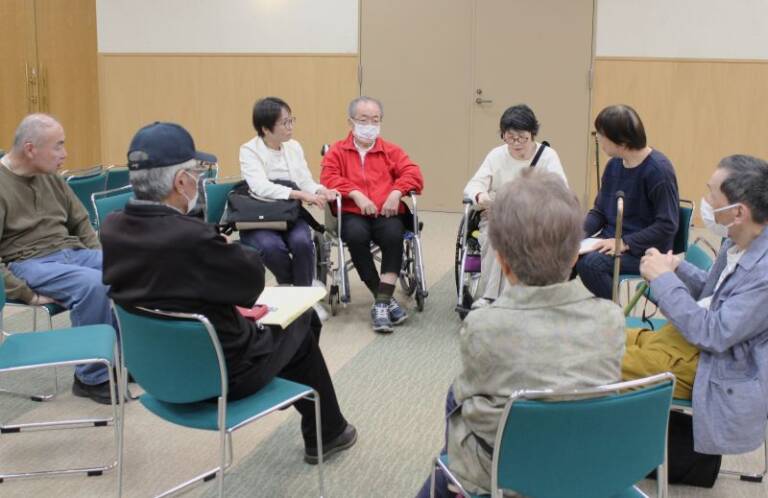 津軽三味線を聴き心配ごとを語り合う、パーキンソン病友の会の四日市・菰野ブロック会